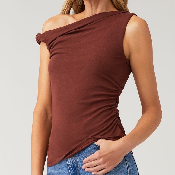 ASTR the Label Zivon Asymmetrical Sleeveless Top Size L Pre-loved (item #128) - Picture 9 of 11